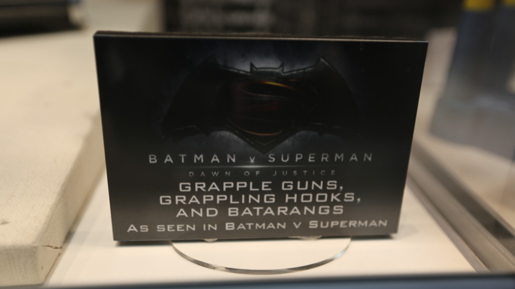 batman-vs-superman-grapple-gun-11
