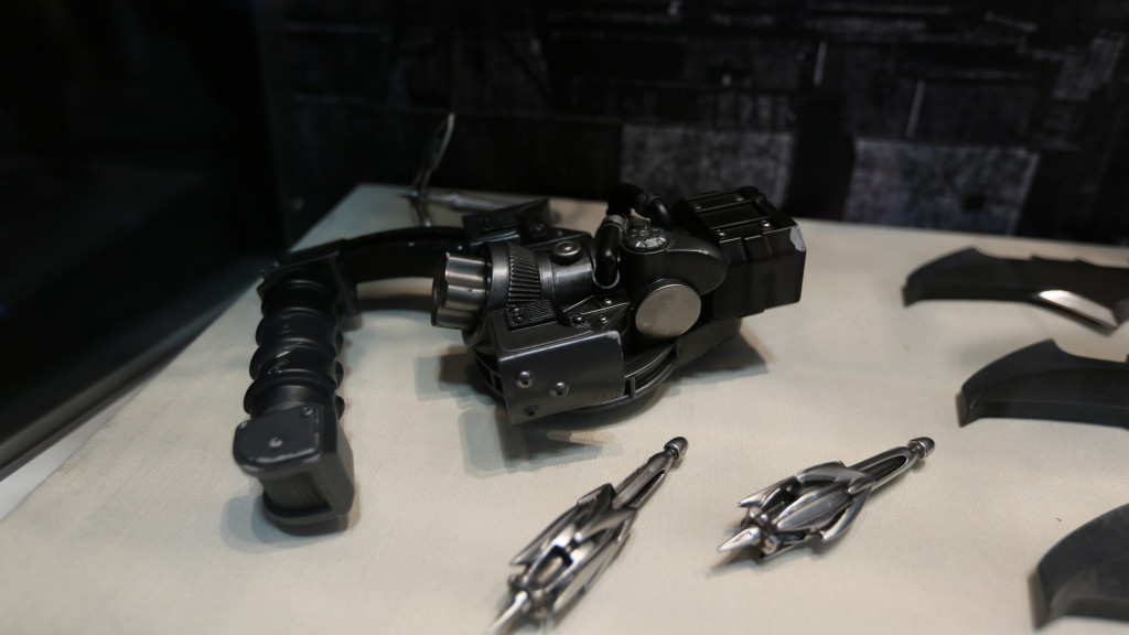 batman-vs-superman-grapple-gun-2