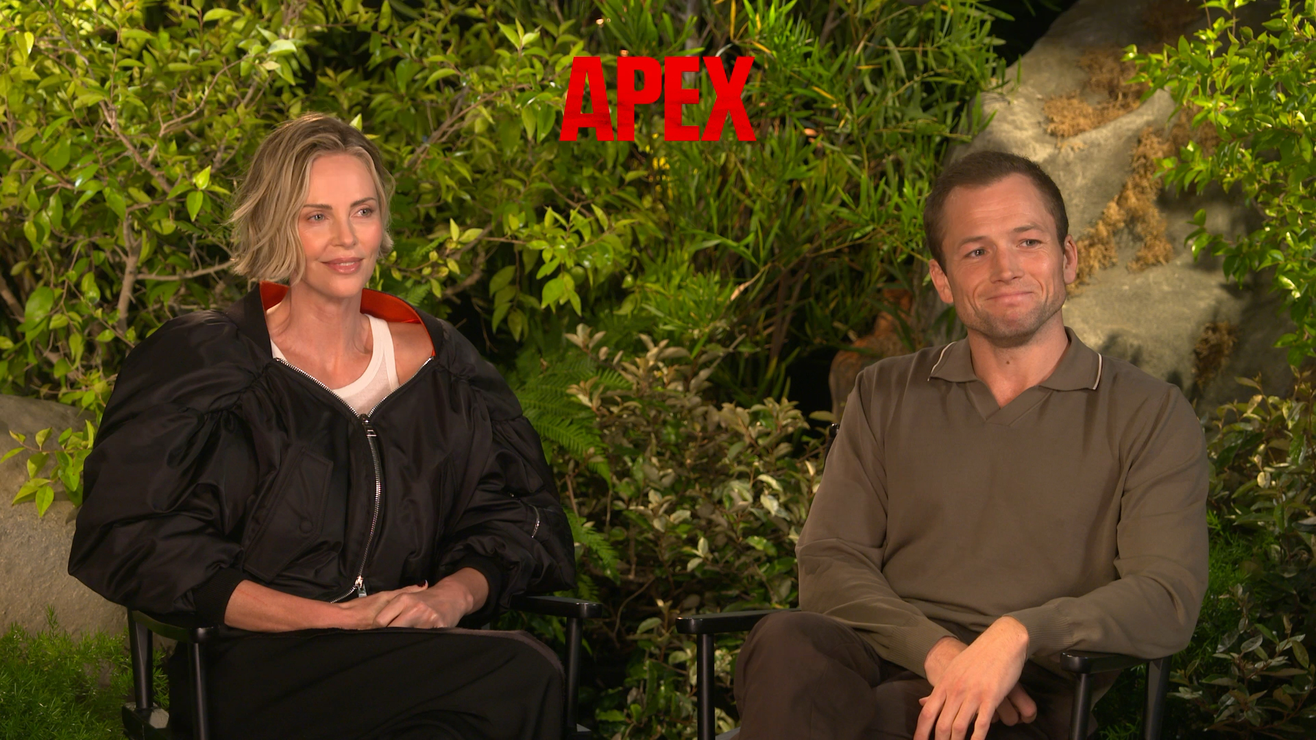 Entrevista: Charlize Theron y Taron Egerton – Apex